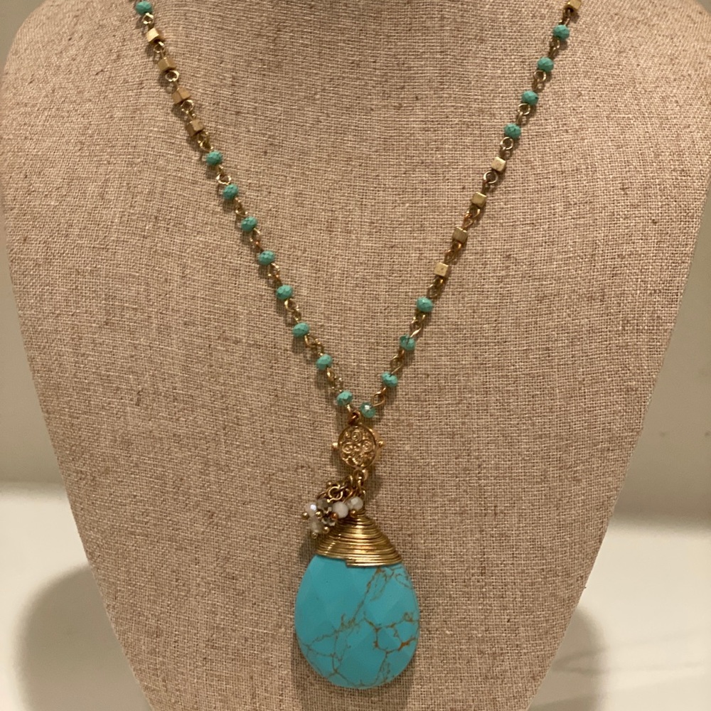 Gorgeous Turquoise and Gold Colored Necklace